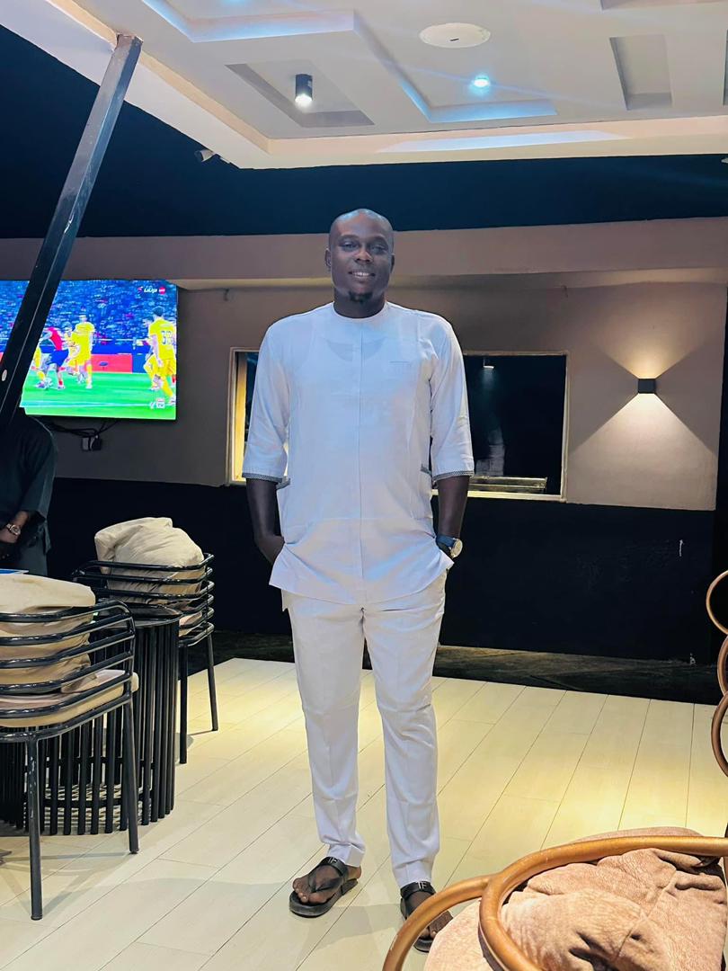 Men’s white senator